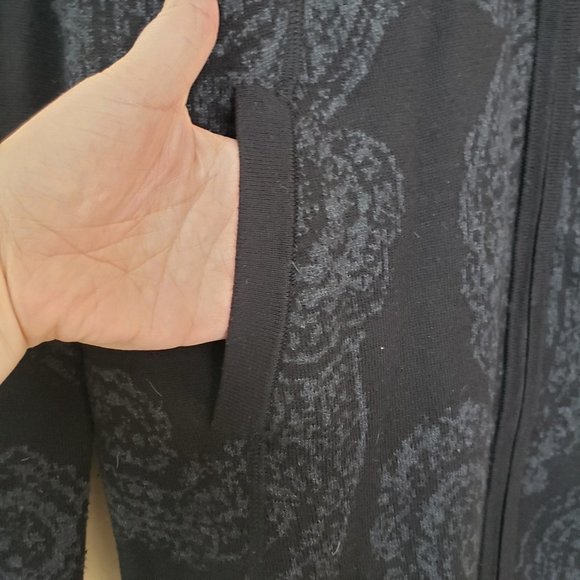 Cynthia Rowley Zip Front Gray Paisley Mock Neck Sweater Cardigan - Medium - Picture 7 of 11